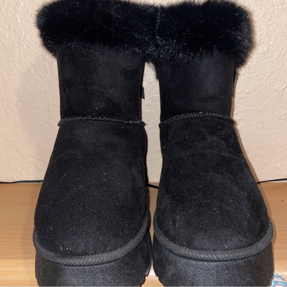 Fuzzy Boots. - Picture 3 of 4